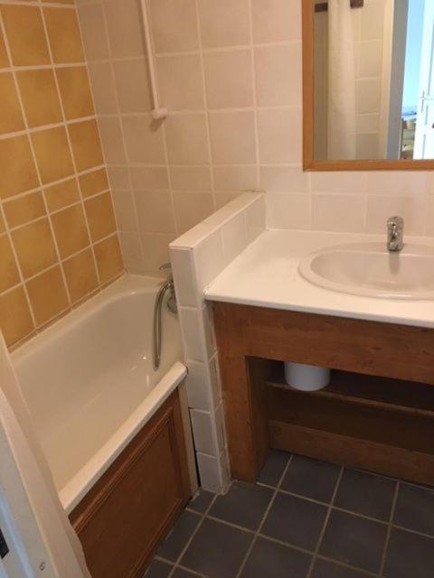 Appartement 4 Personnes Avec Piscine, Wifi, Garage ベス・エ・サンタナステーズ エクステリア 写真